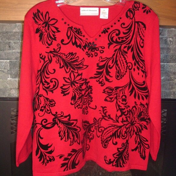 Alfred Dunner RED V-neck Knit Pullover Sweater Black Embellishments Size PL - Picture 1 of 3